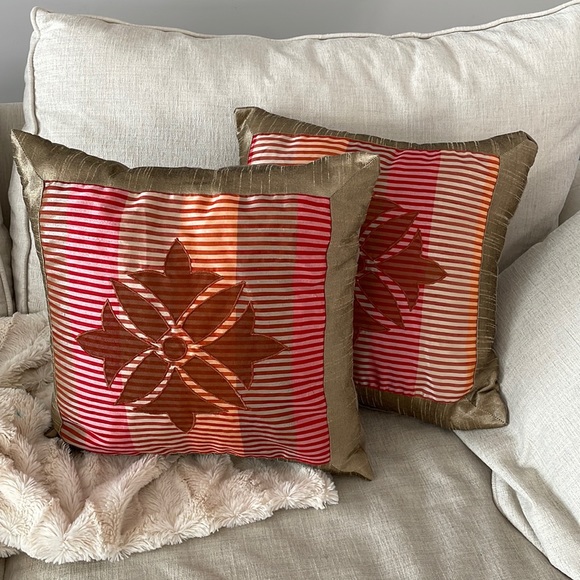 Set of 2 Accent Pillows - Picture 1 of 3